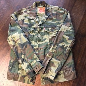 Levi’s Camo Trucker Jacket